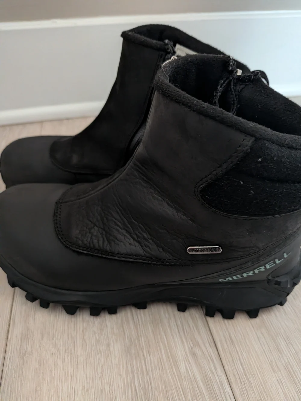 Merrell Women's Black Winter Zip Snow Boots